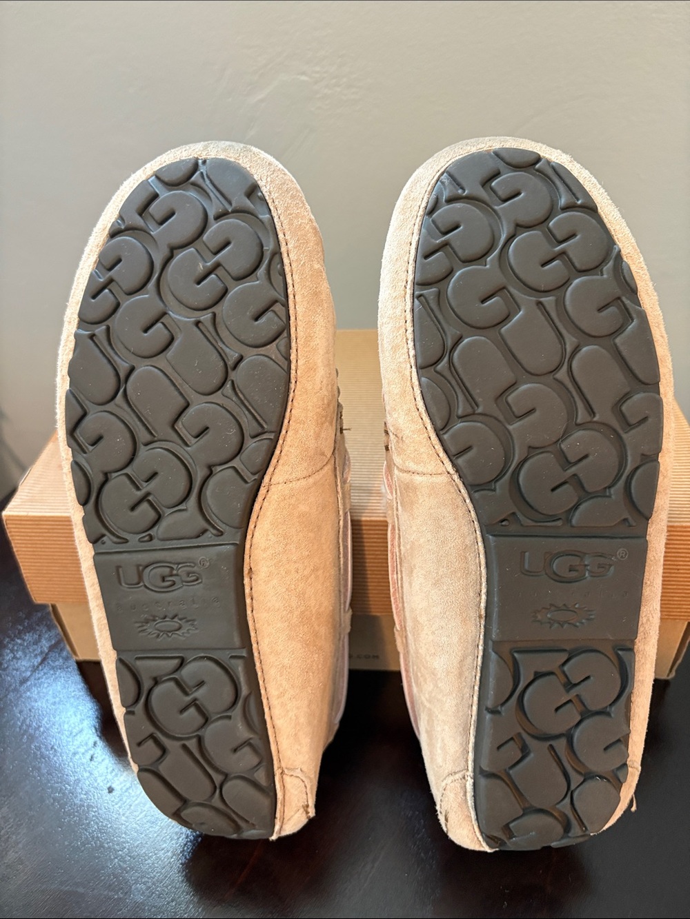 UGG Australia Women's Dakota Chestnut Suede Moccasin Slippers with Bow - Size 8 - Picture 10 of 13
